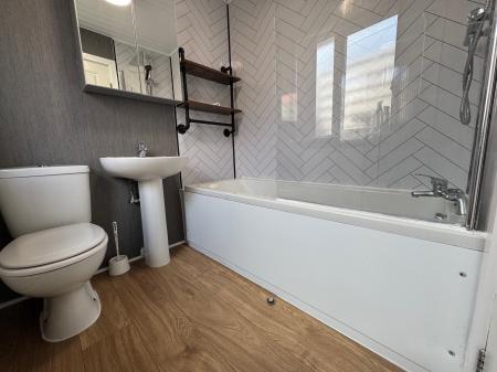 4 bedroom Terraced House to let in Broad Street, Newcastle-under-Lyme, ST5