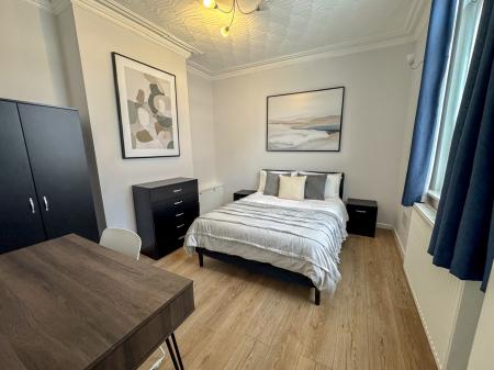 4 bedroom Terraced House to let in Broad Street, Newcastle-under-Lyme, ST5