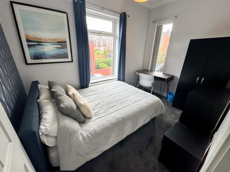 4 bedroom Terraced House to let in Broad Street, Newcastle-under-Lyme, ST5