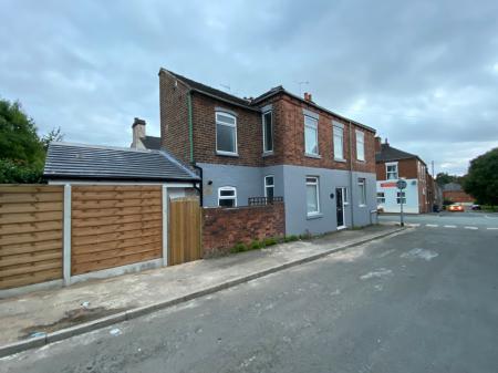 4 bedroom Terraced House to let in Broad Street, Newcastle-under-Lyme, ST5