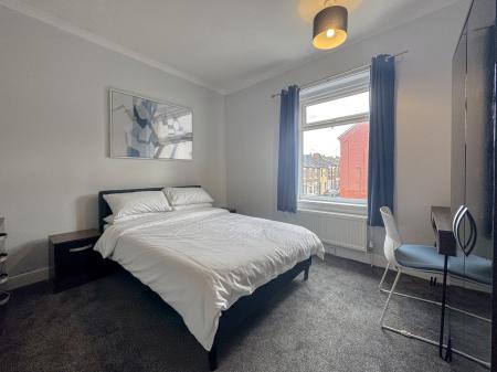 4 bedroom Terraced House to let in Broad Street, Newcastle-under-Lyme, ST5