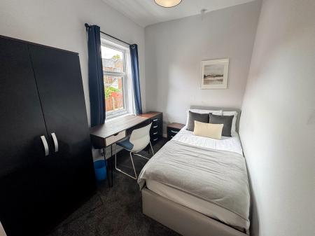 4 bedroom Terraced House to let in Broad Street, Newcastle-under-Lyme, ST5