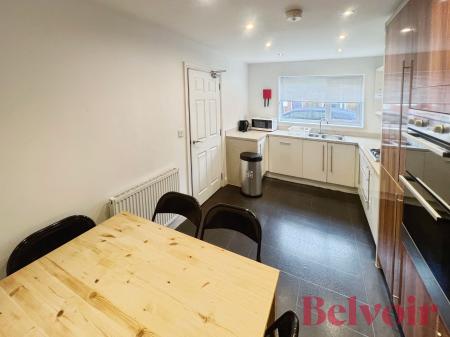 5 bedroom Detached house to let in Centurion Crescent, Newcastle-under-Lyme, ST5