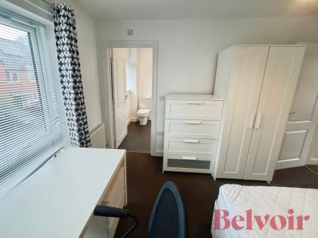 5 bedroom Detached house to let in Centurion Crescent, Newcastle-under-Lyme, ST5