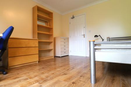 4 bedroom Semi-detached house to let in Comet Avenue, Knutton, ST5