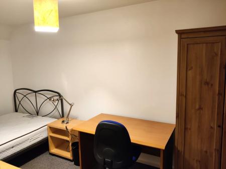 4 bedroom Semi-detached house to let in Comet Avenue, Knutton, ST5