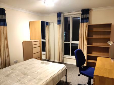 4 bedroom Semi-detached house to let in Comet Avenue, Knutton, ST5