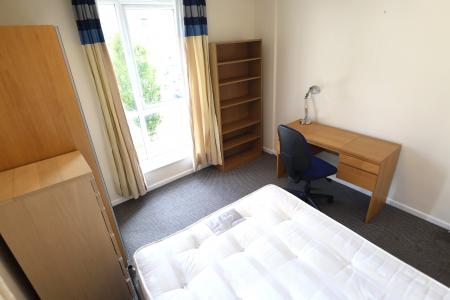 4 bedroom Semi-detached house to let in Comet Avenue, Knutton, ST5