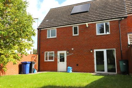 4 bedroom Semi-detached house to let in Comet Avenue, Knutton, ST5