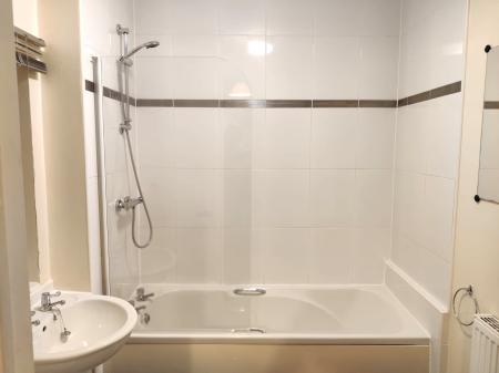 4 bedroom Semi-detached house to let in Comet Avenue, Knutton, ST5