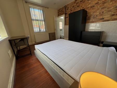 4 bedroom End of terrace house to let in Enderley Street, Newcastle-under-Lyme, ST5