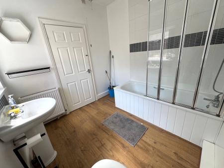 4 bedroom End of terrace house to let in Enderley Street, Newcastle-under-Lyme, ST5