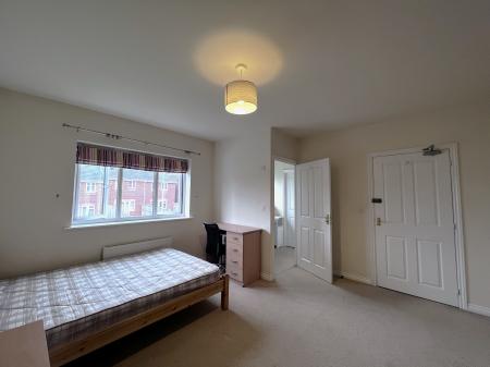 7 bedroom Detached house to let in Galingale View, Newcastle-under-Lyme, ST5