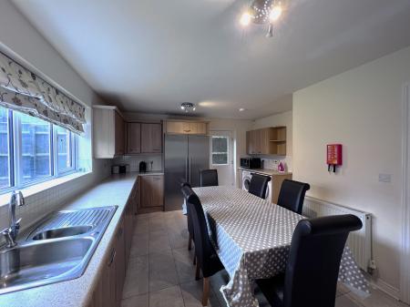 7 bedroom Detached house to let in Galingale View, Newcastle-under-Lyme, ST5