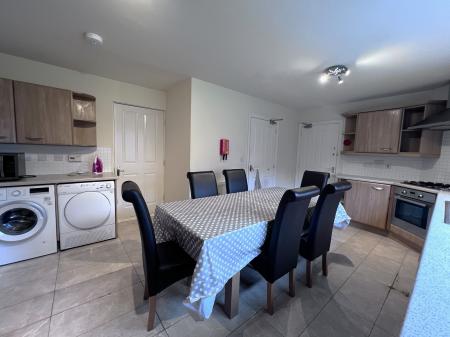 7 bedroom Detached house to let in Galingale View, Newcastle-under-Lyme, ST5