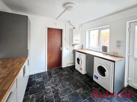 5 bedroom Terraced House to let in High Street, Silverdale, ST5