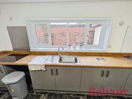 5 bedroom Terraced House to let in High Street, Silverdale, ST5