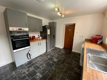 6 bedroom Terraced House to let in High Street, Silverdale, ST5
