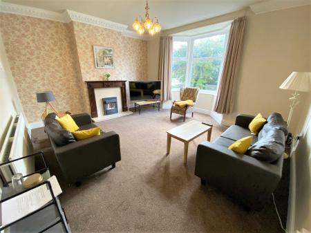 6 bedroom Terraced House to let in High Street, Silverdale, ST5