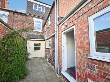 5 bedroom Terraced House to let in High Street, Silverdale, ST5