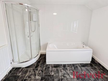 5 bedroom Terraced House to let in High Street, Silverdale, ST5