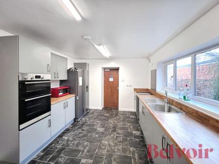 5 bedroom Terraced House to let in High Street, Silverdale, ST5