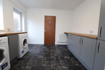 6 bedroom Terraced House to let in High Street, Silverdale, ST5