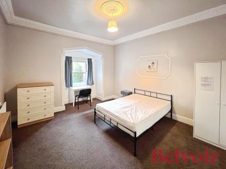 5 bedroom Terraced House to let in High Street, Silverdale, ST5