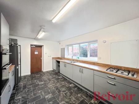 5 bedroom Terraced House to let in High Street, Silverdale, ST5
