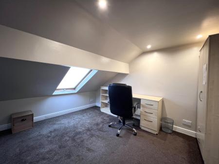 6 bedroom Terraced House to let in High Street, Silverdale, ST5