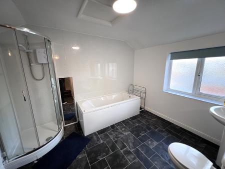 6 bedroom Terraced House to let in High Street, Silverdale, ST5