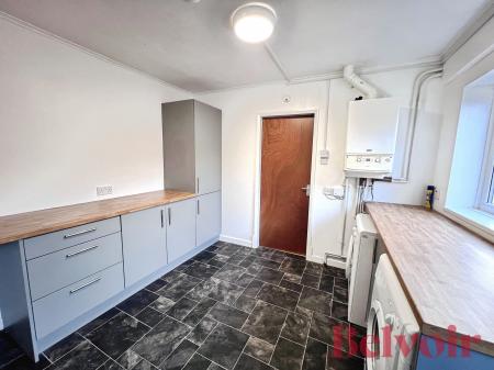 5 bedroom Terraced House to let in High Street, Silverdale, ST5