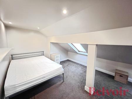 5 bedroom Terraced House to let in High Street, Silverdale, ST5