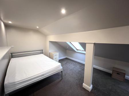 6 bedroom Terraced House to let in High Street, Silverdale, ST5
