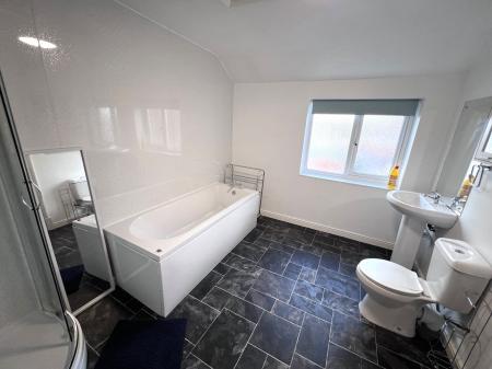 6 bedroom Terraced House to let in High Street, Silverdale, ST5
