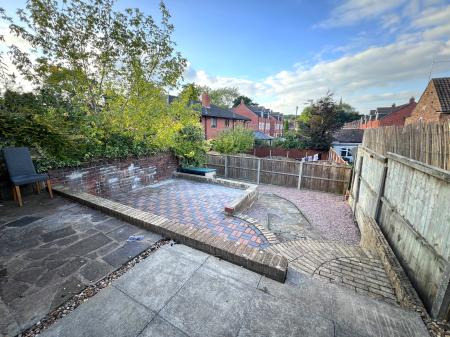 6 bedroom Terraced House to let in High Street, Silverdale, ST5