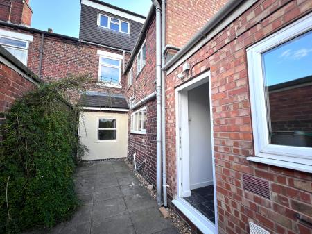 6 bedroom Terraced House to let in High Street, Silverdale, ST5