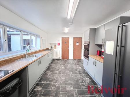 5 bedroom Terraced House to let in High Street, Silverdale, ST5