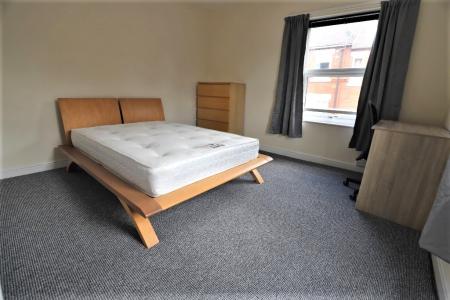 4 bedroom End of terrace house to let in Hill Street, Newcastle-under-Lyme, ST5