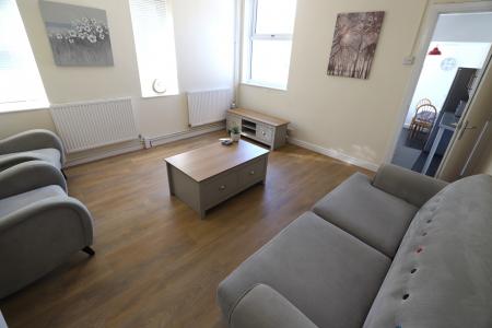 4 bedroom End of terrace house to let in Hill Street, Newcastle-under-Lyme, ST5