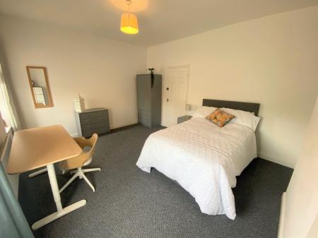 4 bedroom Terraced House to let in Liverpool Road, Newcastle-under-Lyme, ST5