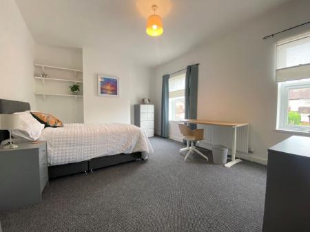 4 bedroom Terraced House to let in Liverpool Road, Newcastle-under-Lyme, ST5