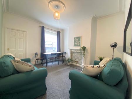 4 bedroom Terraced House to let in Liverpool Road, Newcastle-under-Lyme, ST5