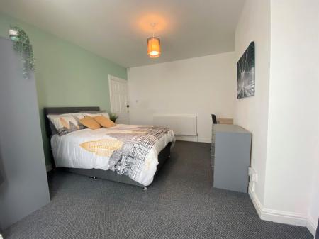 4 bedroom Terraced House to let in Liverpool Road, Newcastle-under-Lyme, ST5