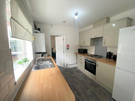 4 bedroom Terraced House to let in Liverpool Road, Newcastle-under-Lyme, ST5