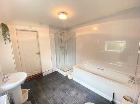 4 bedroom Terraced House to let in Liverpool Road, Newcastle-under-Lyme, ST5