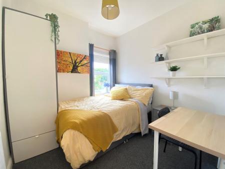 4 bedroom Terraced House to let in Liverpool Road, Newcastle-under-Lyme, ST5