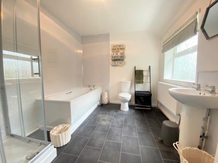 4 bedroom Terraced House to let in Liverpool Road, Newcastle-under-Lyme, ST5