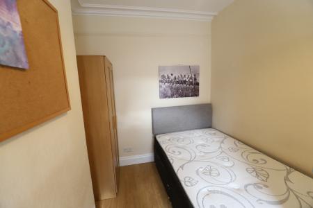 4 bedroom Terraced House to let in Liverpool Road, Newcastle-under-Lyme, ST5