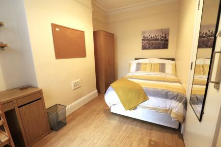 4 bedroom Terraced House to let in Liverpool Road, Newcastle-under-Lyme, ST5